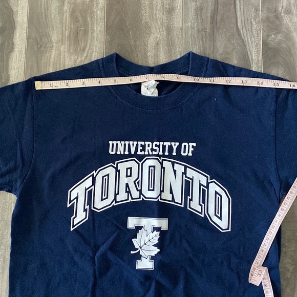 Women’s UofT varsity t shirt - Picture 4 of 7